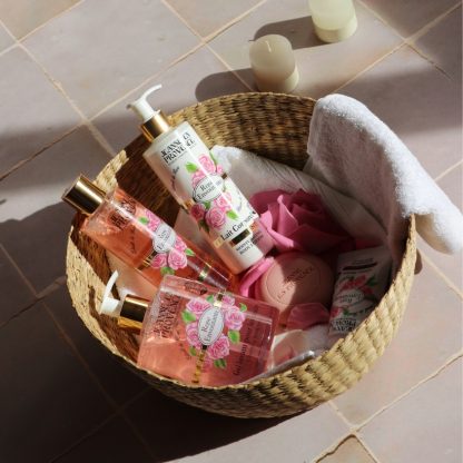 Panier de présentation de toute la gamme Rose Envoûtante Jeanne en Provence