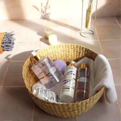 Panier avec tous les produits de la gamme Lavande Gourmande Jeanne en Provence